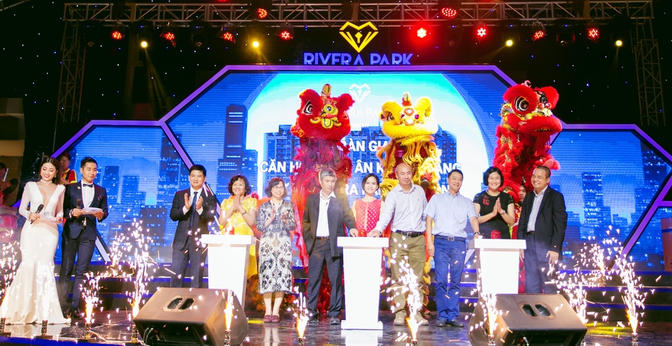 Dự án Rivera Park Sài Gòn của Long Giang Land về đích - 1 Chủ đầu tư bàn giao chìa khóa căn hộ cho các cư dân