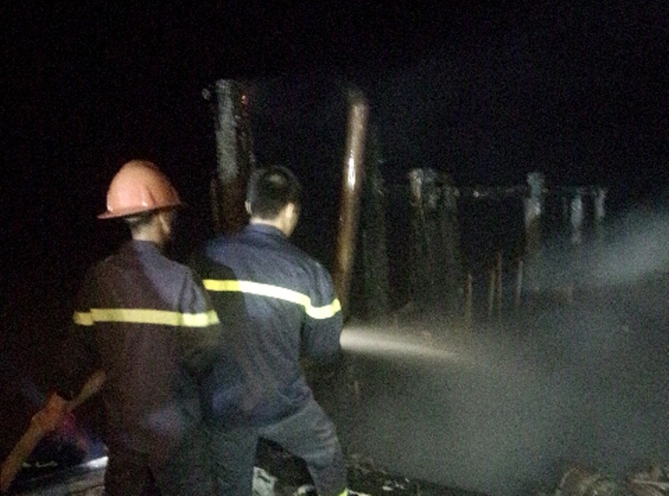 Lực lượng Cảnh sát PCCC tiến hành công tác cứu hỏa