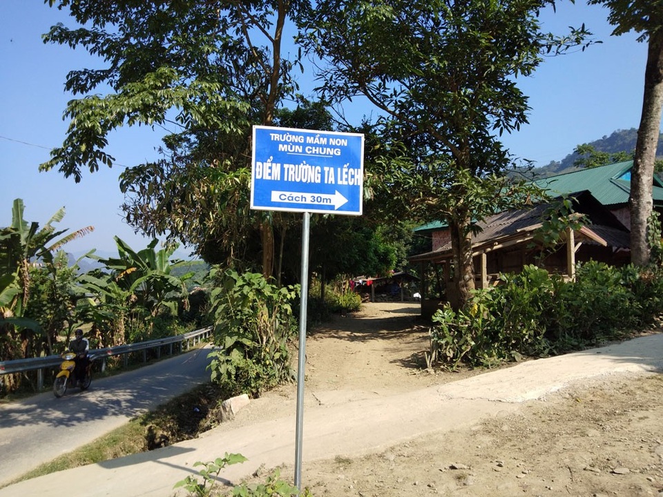 Khánh thành công trình phòng học Dân trí thứ 13 tại Điện Biên - 5 Khánh thành công trình phòng học Dân trí thứ 13 tại Điện Biên - 5