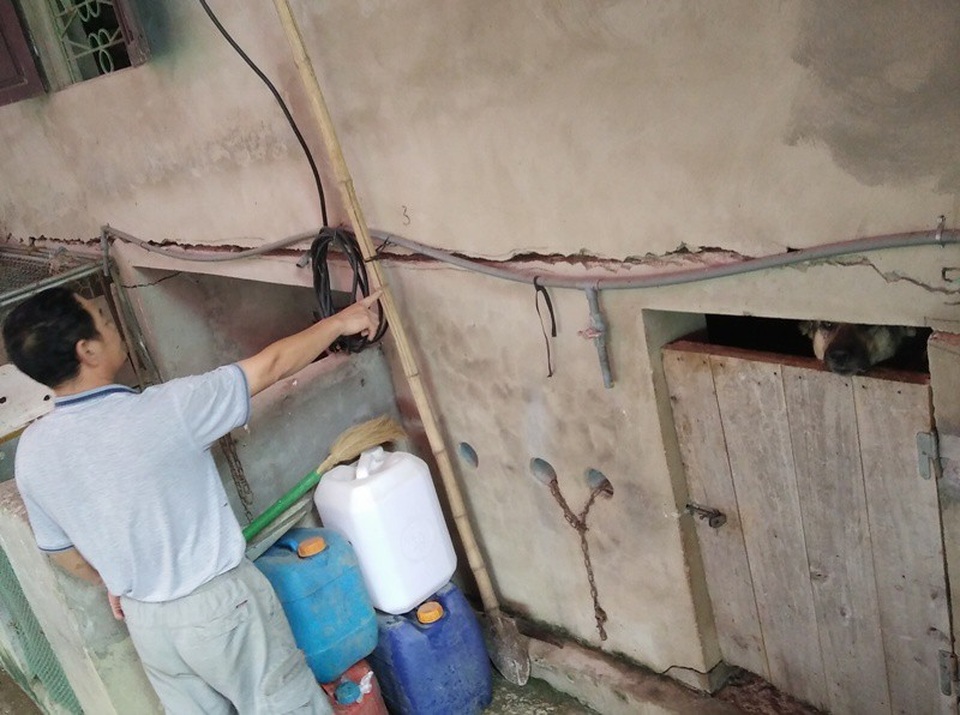 Vụ hàng trăm nhà dân bất ngờ lún nứt: Gần 80 hộ dân xin di dời khỏi khu vực ảnh hưởng - 1 Nhiều hộ dân nằm trong khu vực bị ảnh hưởng muốn được di dời đến vị trí khác