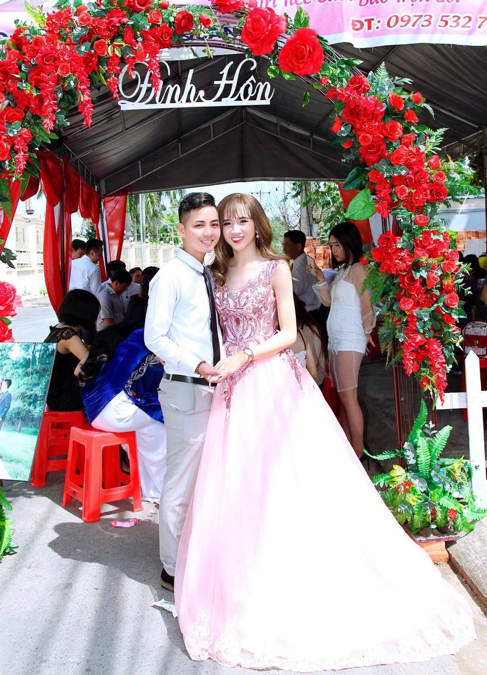Chuyện tình kỳ lạ của cặp vợ chồng “hoán đổi” giới tính cho nhau ở Cần Thơ - 7 Cả hai cho biết sau lễ đính hôn sẽ thực hiện việc chuyển giới hoàn toàn