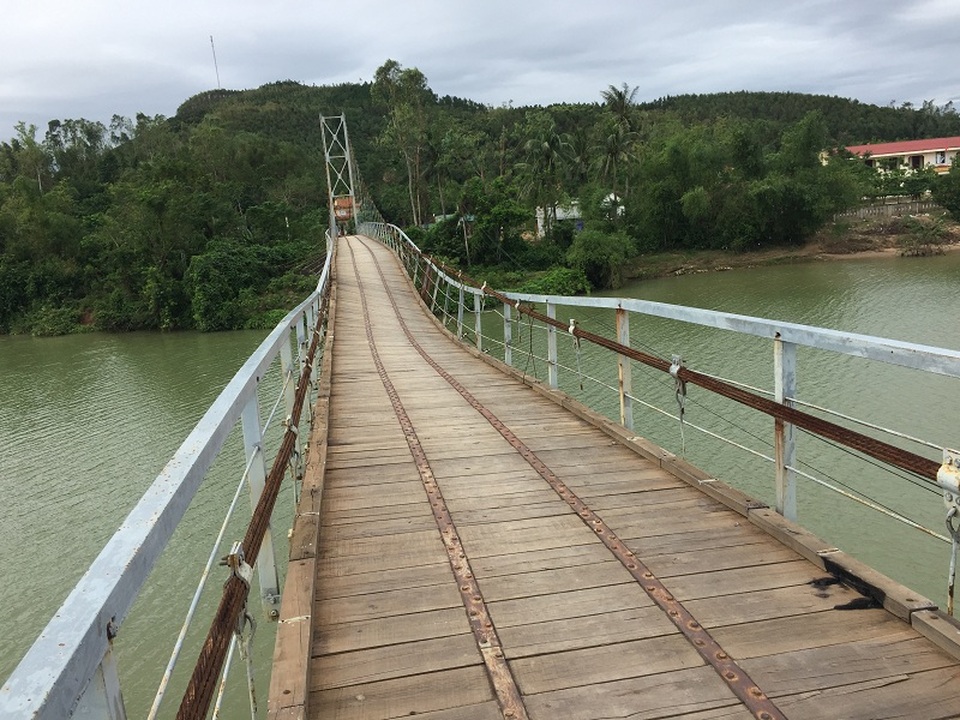 Dự kiến phải cuối tháng 12, cây cầu này mới có thể sử dụng trở lại