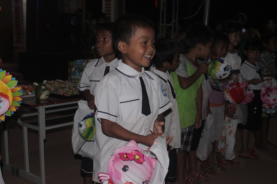 Ấm áp đêm hội trăng rằm nơi vùng cao biên giới - 5 Ấm áp đêm hội trăng rằm nơi vùng cao biên giới - 5