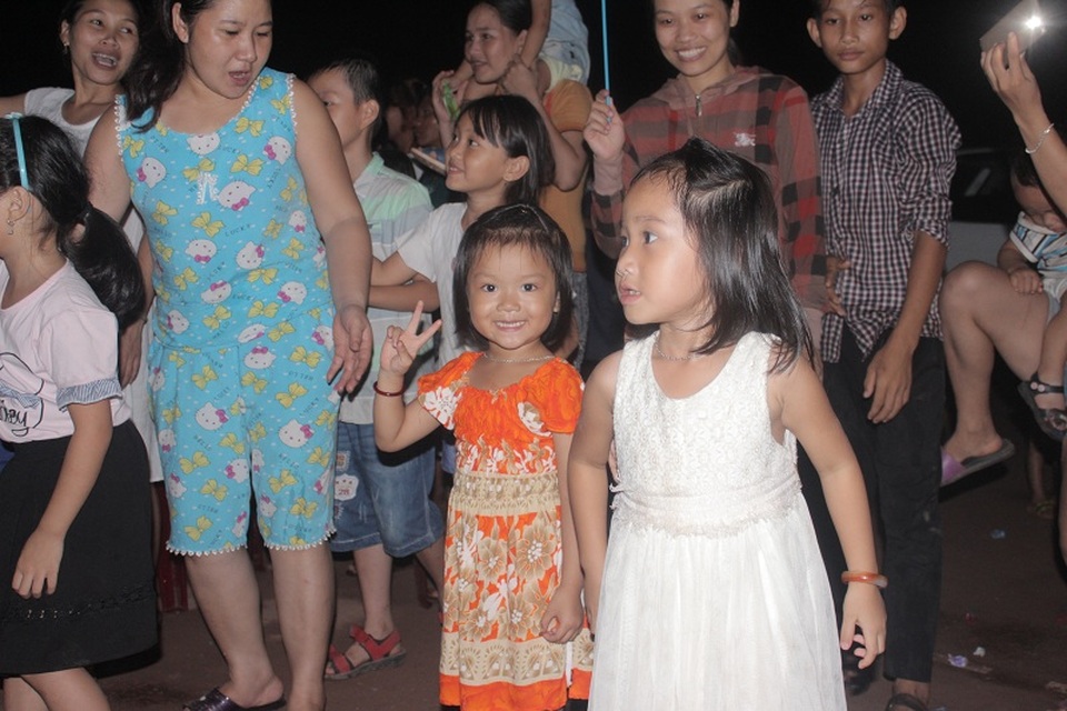 Ấm áp đêm hội trăng rằm nơi vùng cao biên giới - 6 Niềm vui của các em thiếu nhi trong ngày Tết Trung Thu sớm