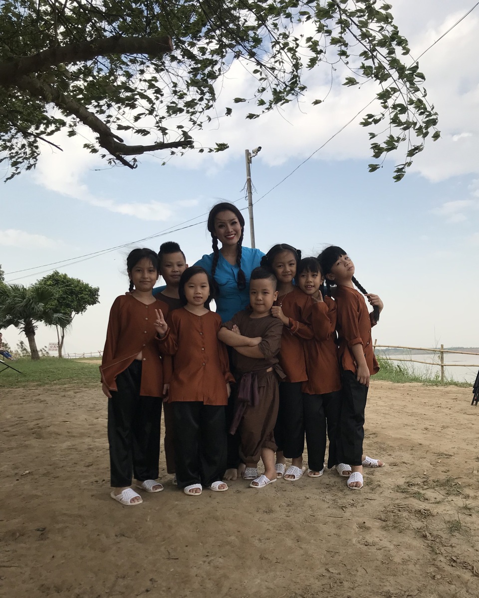 Ca sĩ Tân Nhàn ra MV với học trò mừng ngày Nhà giáo Việt Nam - 3 Ca sĩ Tân Nhàn ra MV với học trò mừng ngày Nhà giáo Việt Nam - 3