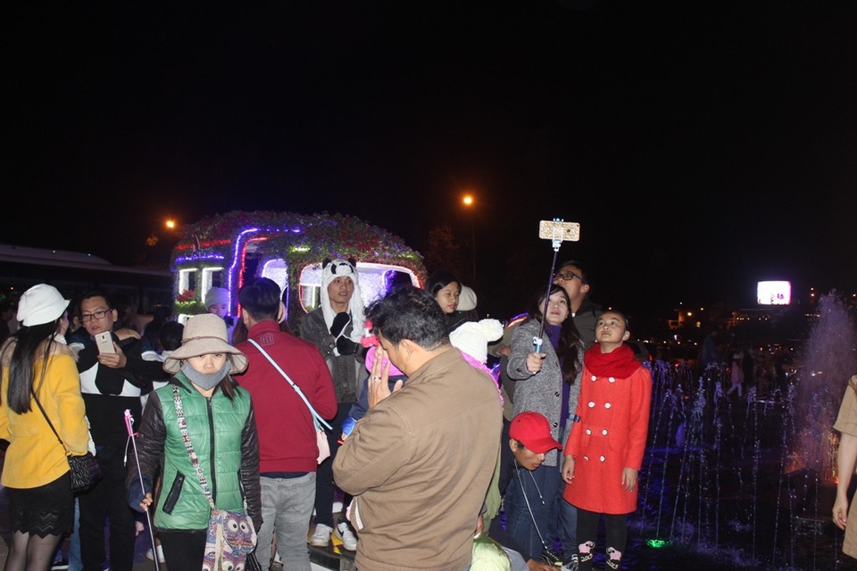 Cả gia đình cùng Selfia chuẩn bị đón năm mới