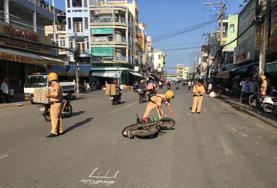 Gây tai nạn, đưa nạn nhân đi cấp cứu rồi bỏ trốn vì biết nạn nhân chết - 1
Công an tổ chức dựng lại hiện trường vụ tai nạn