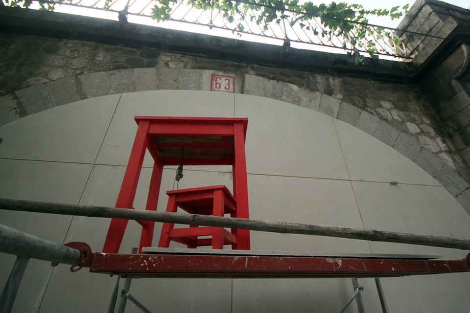 Hà Nội: Phố bích họa Phùng Hưng ngổn ngang vì tạm dừng vẽ tranh - 6
Dự án Bích họa trên phố Phùng Hưng được thực hiện trên cơ sở chương trình Đưa nghệ thuật vào không gian sống do Chương trình định cư con người Liên hợp quốc (UN-Habitat), Quỹ giao lưu quốc tế Hàn Quốc (Korea Foundation) phối hợp với UBND quận Hoàn Kiếm triển khai thực hiện.