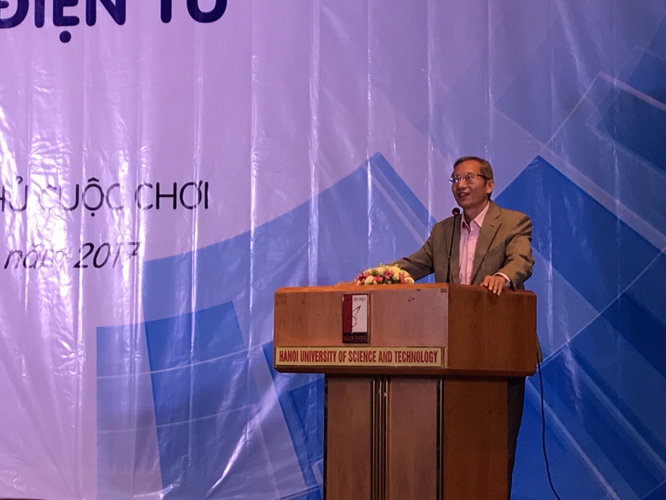 "Thương mại điện tử là lựa chọn khởi nghiệp an toàn nhất hiện nay" - 1 Ông Nguyễn Thanh Hưng, Chủ tịch Hiệp hội Thương Mại Điện Tử Việt Nam phát biểu tại buổi khai mạc Chương trình SV-Ecom 2017