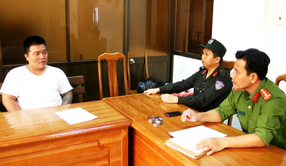 Bắt giữ nhóm đối tượng mua bán ma túy có trang bị súng - 1 Đối tượng Vương Hải Long tại cơ quan điều tra