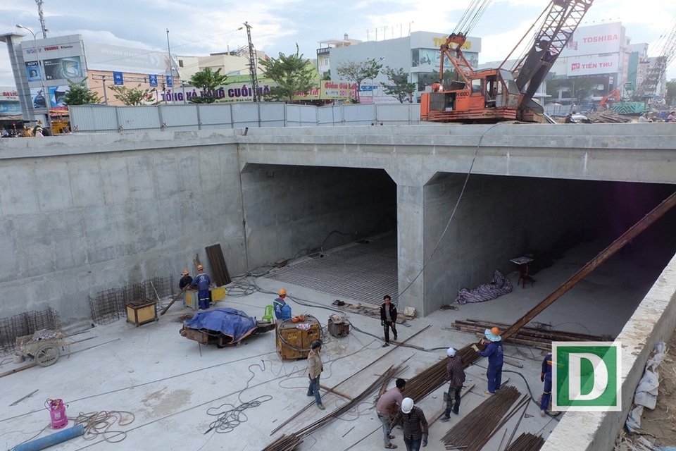 Tân bí thư Đà Nẵng thị sát các công trình phục vụ APEC - 5 Hiện trường công trình ghi nhận ngay chiều nay 16/10 cho thấy tiến độ thi công đang được đẩy nhanh