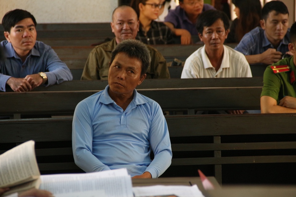 Hoãn lần 4 phiên tòa nguyên Phó chánh án nhận hối lộ - 2
Ông Nông Văn Thụt được trích xuất đến tòa