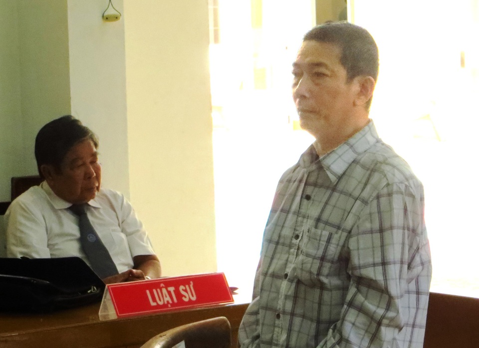 Thua bạc, cha vợ trộm hơn 1,2 tỷ đồng của con rể - 1 Kết thúc phiên tòa, HĐXX tuyên phạt bị cáo Nguyễn Văn Nhứt 7 năm tù về hành vi trộm cắp tài sản