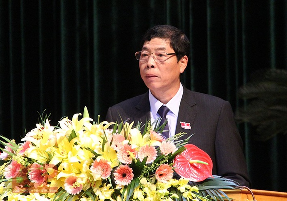 Bí thư Tỉnh ủy Bắc Giang ra “tối hậu thư” yêu cầu dẹp tan nạn xe quá tải! - 3
Bí thư Tỉnh ủy, Chủ tịch HĐND tỉnh Bắc Giang Bùi Văn Hải quyết liệt chỉ đạo, yêu cầu chính quyền và các sở ngành liên quan phải hứa trước dân dẹp tan nạn xe quá tải trong năm 2018. (Ảnh: Cổng thông tin Bắc Giang)