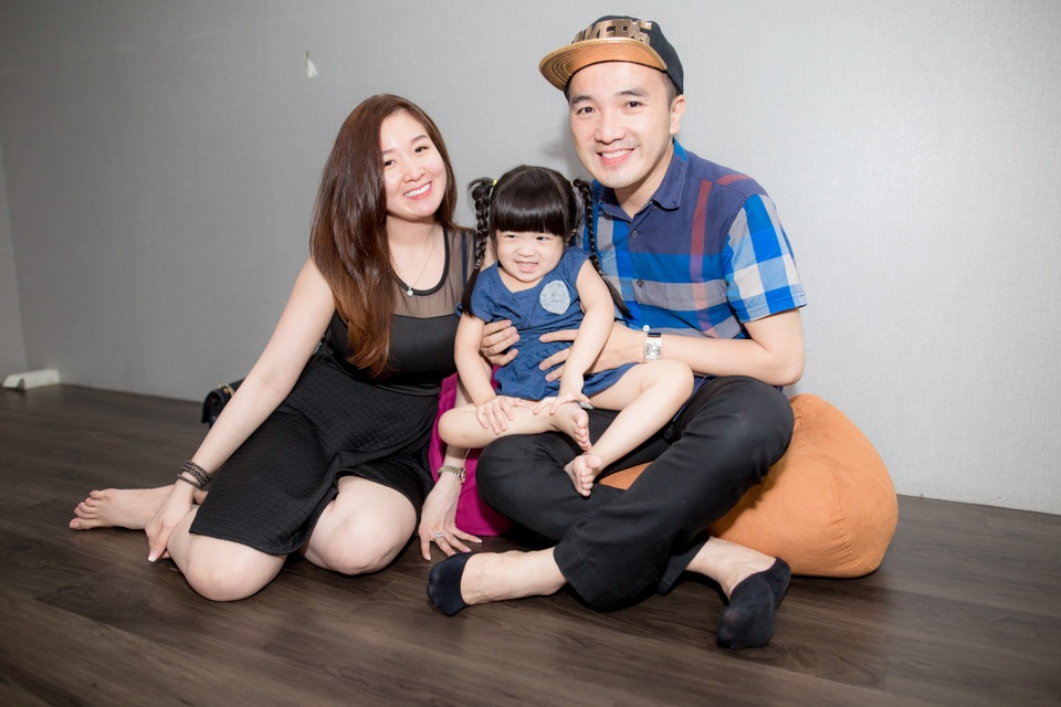 Dương Ngọc Thái đưa vợ con đi tập hát - 1 Dương Ngọc Thái đưa vợ con đi tập hát - 1