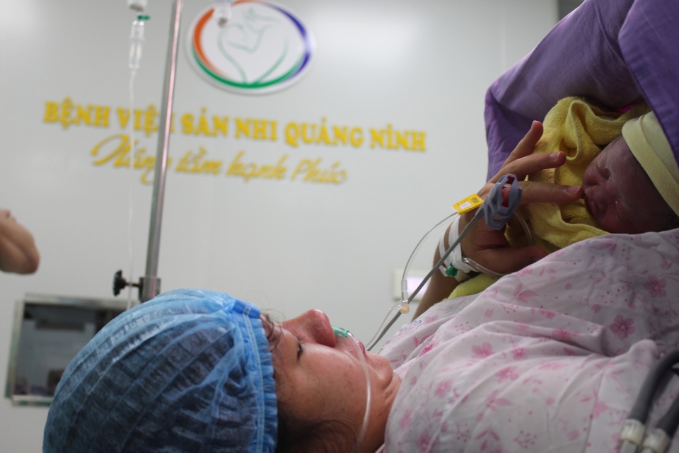 Em bé IVF đầu tiên tại Bệnh viện Sản Nhi Quảng Ninh - 4 Hạnh phúc của người mẹ