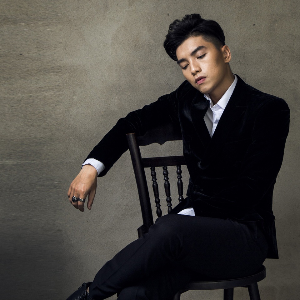 Có một thời gian anh đi làm vũ công, nhảy lót, làm ca sĩ, thậm chí đi bán hàng để kiếm sống. Sau đó một khoảng thời gian dài, người ta thấy Ngọc Trai làm ca sĩ, MC, VJ cho một kênh truyền hình dành cho giới trẻ và sau đó là những vai phụ, nét diễn thiên về hài hước làm điểm nhấn cho một bộ phim.