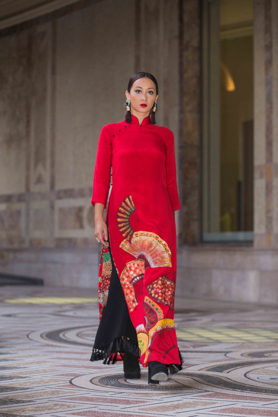 Người mẫu Tây duyên dáng với áo dài - 4 Người mẫu Tây duyên dáng với áo dài - 4