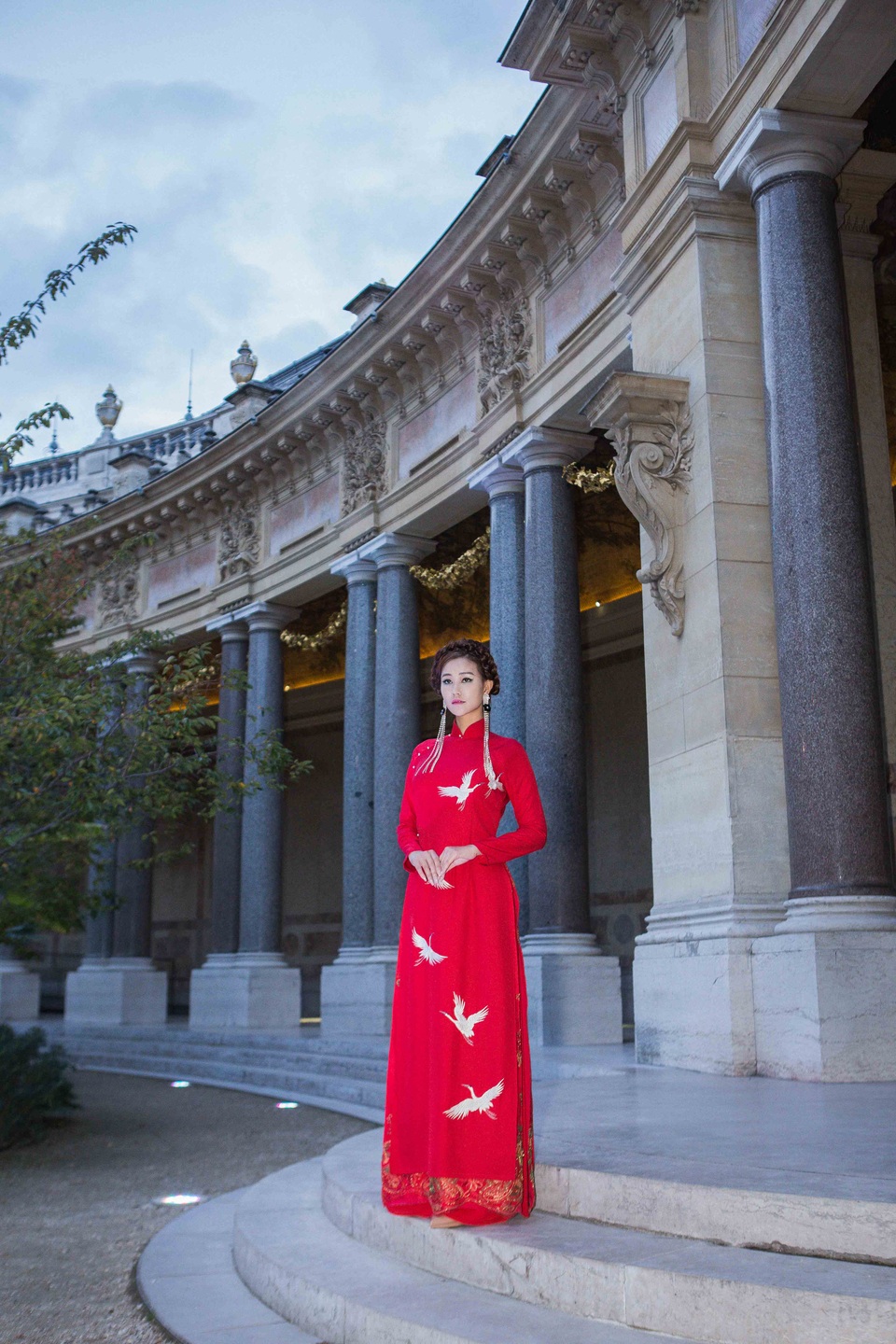 Người mẫu Tây duyên dáng với áo dài - 8 Người mẫu Tây duyên dáng với áo dài - 8