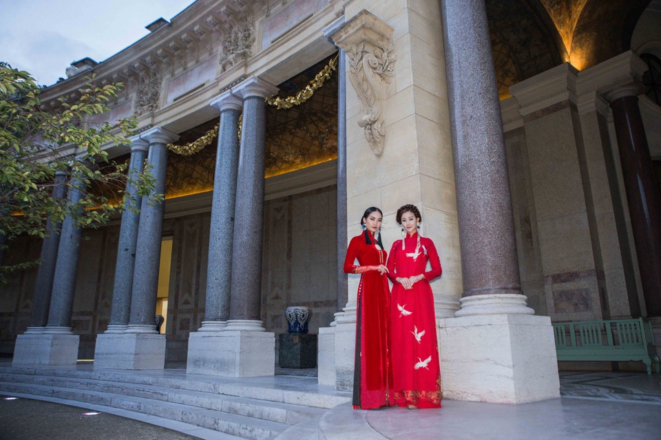 Người mẫu Tây duyên dáng với áo dài - 9 Người mẫu Tây duyên dáng với áo dài - 9