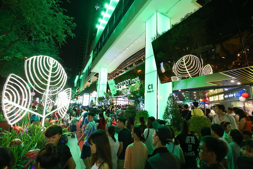 The Garden Mall đông kẹt cứng ngay ngày đầu khai trương - 6 The Garden Mall đông kẹt cứng ngay ngày đầu khai trương - 6