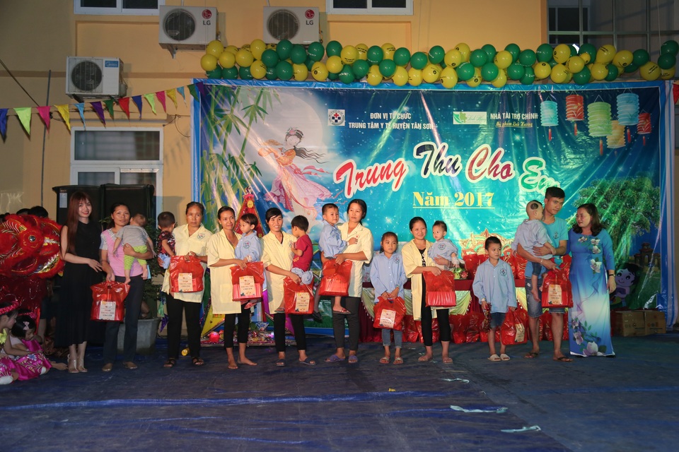 Mỹ phẩm Linh Hương: Mang yêu thương tới chương trình “Trung Thu Cho Em” - 5 Mỹ phẩm Linh Hương: Mang yêu thương tới chương trình “Trung Thu Cho Em” - 5