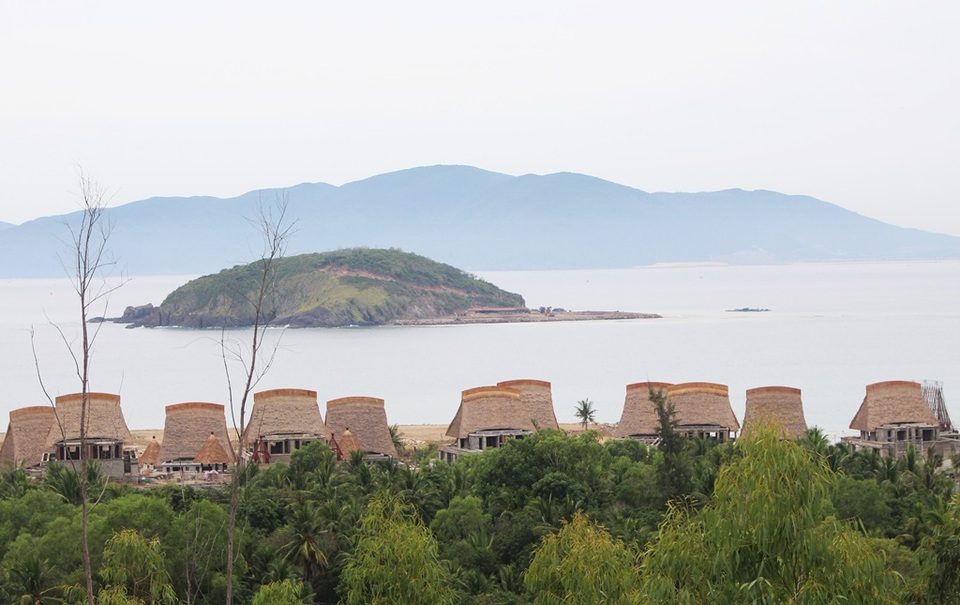 Lấp Vịnh Nha Trang hơn 17.500 m2 bị xử phạt... 70 triệu đồng (!) - 2 Dự án Khu nghỉ dưỡng Champarama Resort & Spa ở phần đất liền và dự án trên đảo Hòn Rùa cũng đang bị kiểm tra vì nghi án lấp Vịnh Nha Trang
