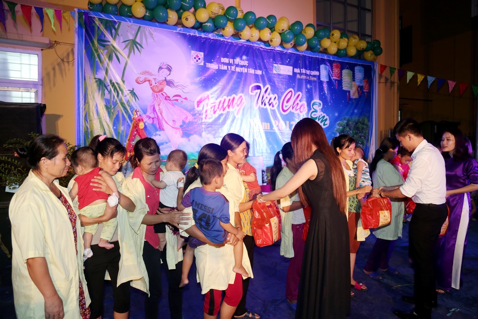 Mỹ phẩm Linh Hương: Mang yêu thương tới chương trình “Trung Thu Cho Em” - 4 Mỹ phẩm Linh Hương: Mang yêu thương tới chương trình “Trung Thu Cho Em” - 4