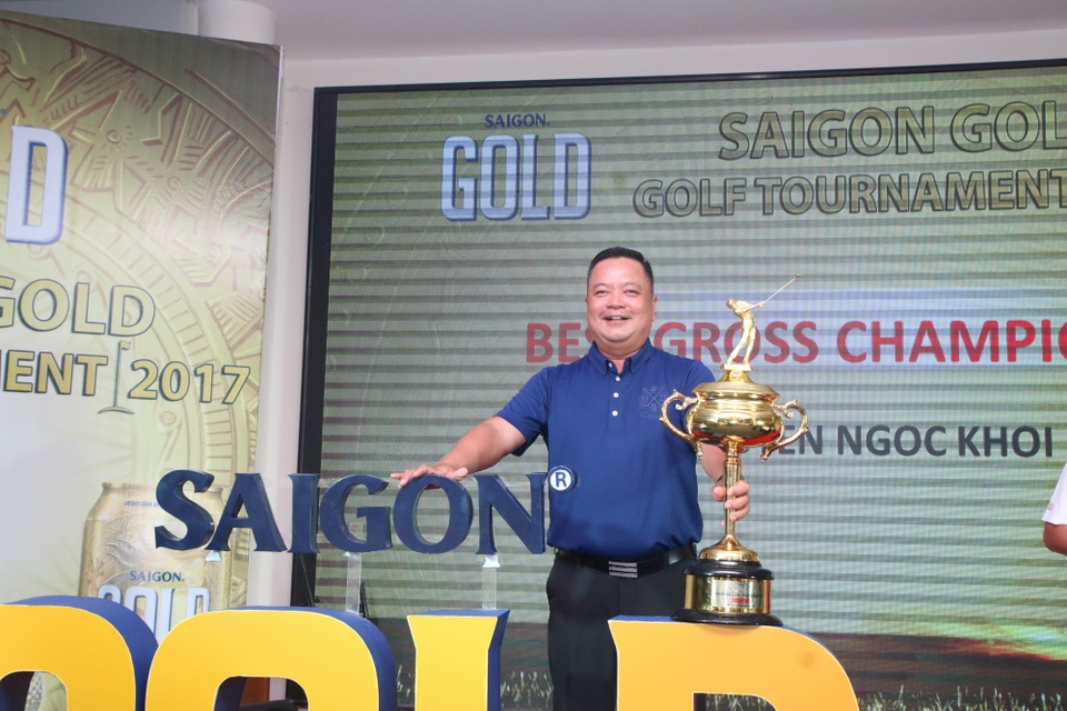Sôi động giải "Saigon Gold Golf Tournament 2017" - 1
Niềm vui chiến thắng của một golfer