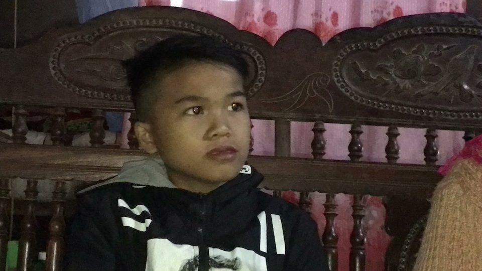 Gần 160 triệu đồng đến với 3 hoàn cảnh éo le ở xứ Nghệ - 9 Cháu Phóng đã được về nhà để chăm sóc và phải xuống bệnh viện thăm khám định kỳ.