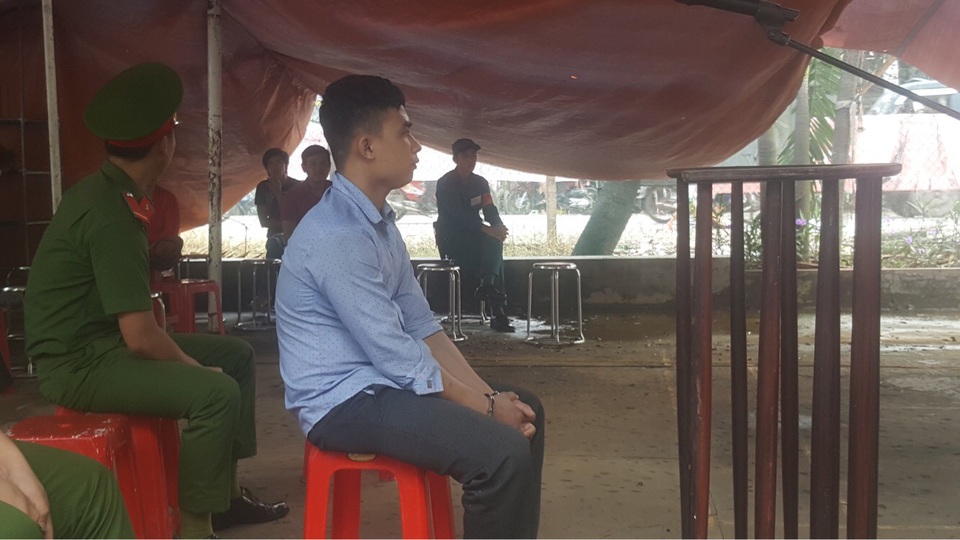 Bị đồng nghiệp đâm chết khi đang ngủ - 1 Bị cáo Nan tại phiên tòa xét xử lưu động.