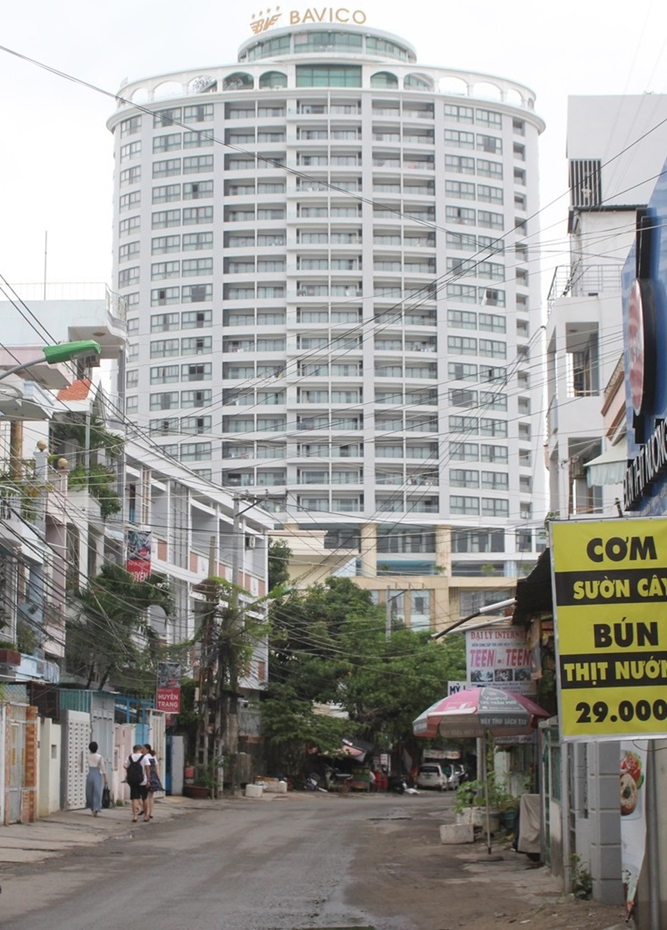 Nhiều cô gái bán dâm cho khách Trung Quốc trong khách sạn cao cấp - 1
Khách sạn Bavico Nha Trang - nơi các cô gái bán dâm cho khách Trung Quốc