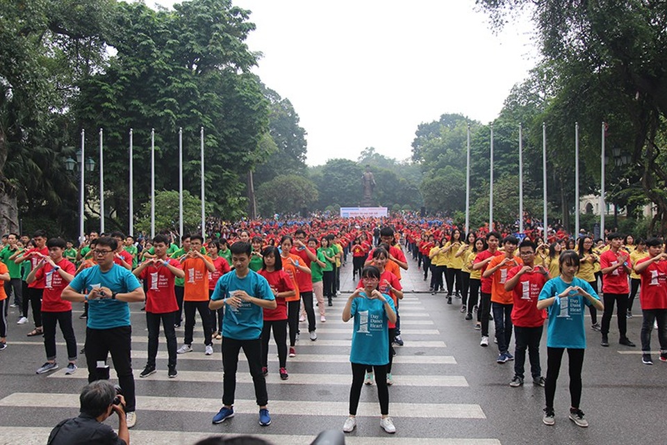 Hoa hậu Ngọc Hân cùng các bạn trẻ nhảy flashmob "vì sự tử tế" - 4 Hoa hậu Ngọc Hân cùng các bạn trẻ nhảy flashmob "vì sự tử tế" - 4