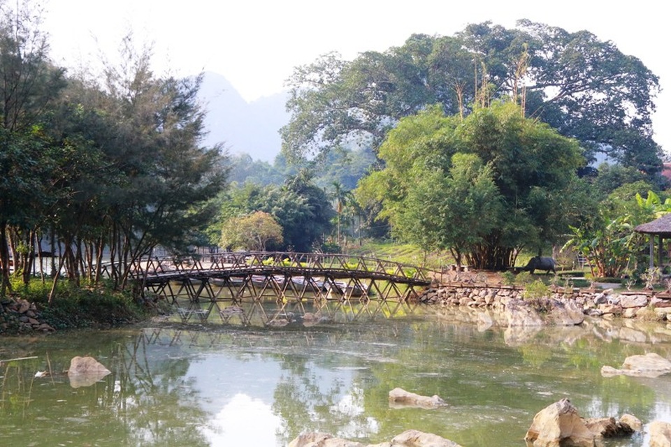 Ngoài những gì thiên nhiên mang lại, Thung Nham cũng được kiến tạo hợp với cảnh quan sinh thái hài hòa, bảo tồn nguyên vẹn cảnh đẹp có một không hai ở Ninh Bình.