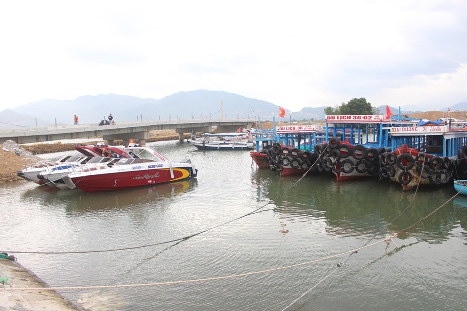 Dừng hoạt động đưa đón du khách bằng ca nô trên Vịnh Nha Trang - 5 Dừng hoạt động đưa đón du khách bằng ca nô trên Vịnh Nha Trang - 5