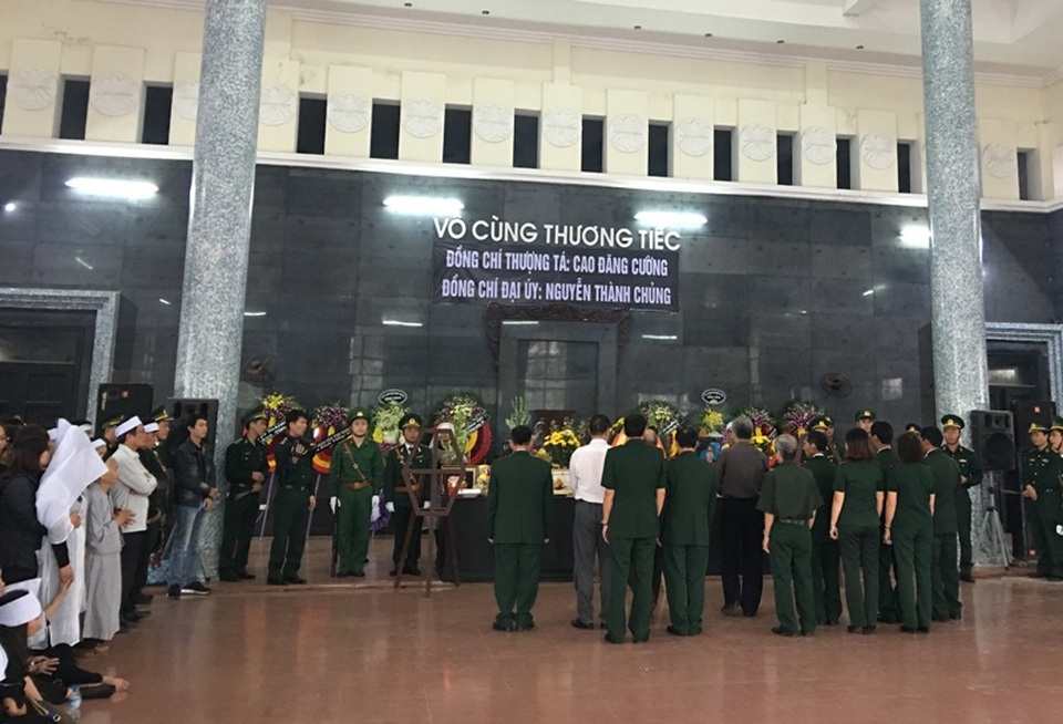 Xót xa chiếc quan tài rỗng trong lễ truy điệu 2 chiến sĩ biên phòng bị lũ cuốn - 1
Lễ truy điệu 2 cán bộ chiến sĩ Đồn biên phòng Yên Khương hi sinh trong khi thực hiện nhiệm vụ phòng chống lũ lụt