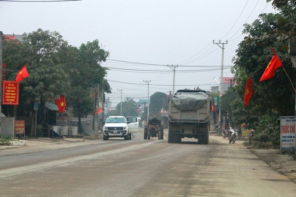 Ninh Bình: Đoàn xe siêu tải “cày ngày cày đêm”, tỉnh lộ căng mình… chống đỡ! - 19