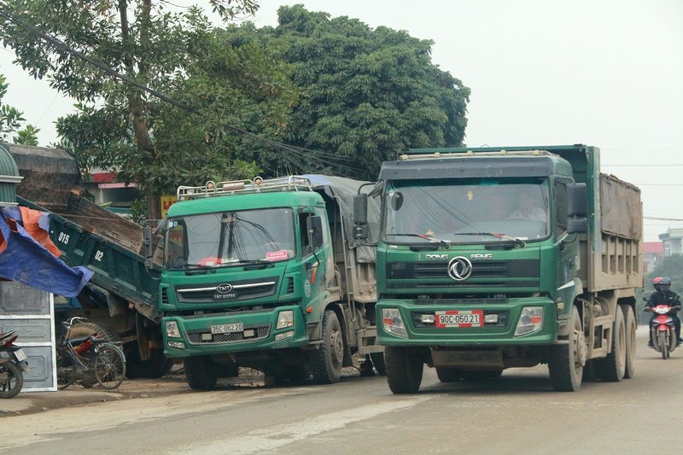 Ninh Bình: Đoàn xe siêu tải “cày ngày cày đêm”, tỉnh lộ căng mình… chống đỡ! - 13