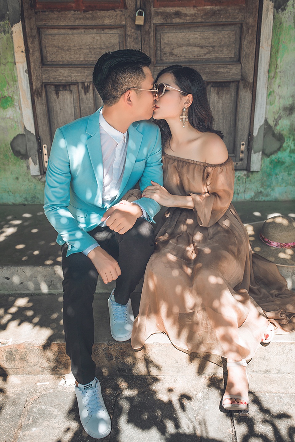 Cặp đôi Nghệ An - Hà Tĩnh “yêu nhau từ cái nhìn đầu tiên” - 10 Mạnh và Đức nhận ra rằng họ mới gặp mà cứ như đã quen nhau từ lâu lắm rồi. Bản thân Mạnh lúc bình thường rất “nhát” với con gái nhưng khi quen Huyền Đức lại trở nên hoạt ngôn hơn hẳn, thậm chí anh còn bị bạn gái trêu là “dẻo mỏ”.