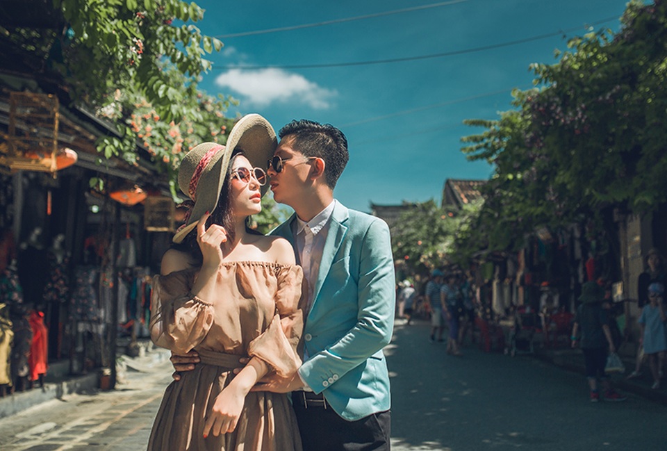 Cặp đôi Nghệ An - Hà Tĩnh “yêu nhau từ cái nhìn đầu tiên” - 8 Trước đó, vì anh Mạnh cũng rất ít đăng ảnh lên mạng nên Huyền Đức không biết nhiều về anh. Ấn tượng đầu của Đức về “một nửa” của mình là hiền lành, ăn nói nhẹ nhàng.