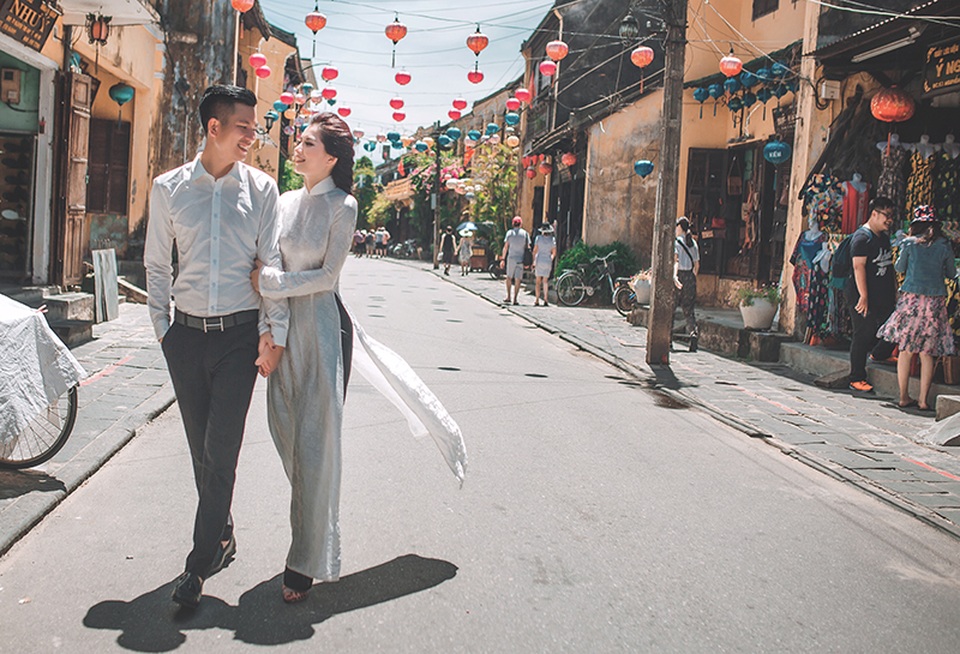 Cặp đôi Nghệ An - Hà Tĩnh “yêu nhau từ cái nhìn đầu tiên” - 5 Rồi đến một ngày, Huyền Đức cùng với hội bạn rủ nhau ra thành phố Vinh chơi. Tới Vinh, Đức đã gặp được anh Mạnh - mối tình “sét đánh” của mình.