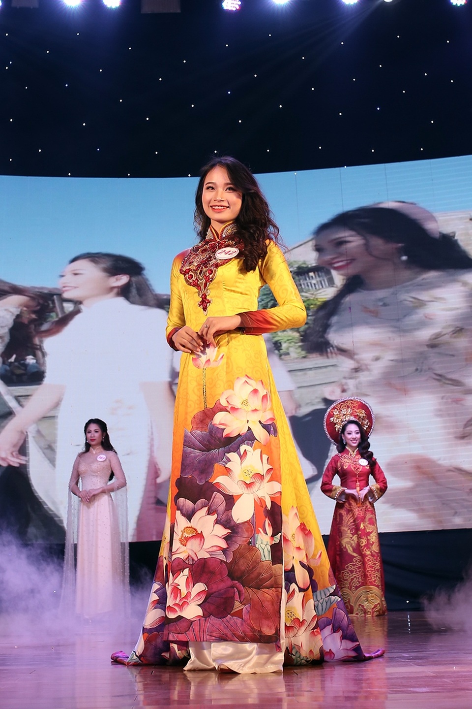 Nữ sinh Hà Tĩnh đăng quang Hoa khôi Imiss Thăng Long 2017 - 8
Á khôi 2 Đoàn Thị Hải Yến cũng là một nữ sinh của Học viện Thanh thiếu niên Việt Nam