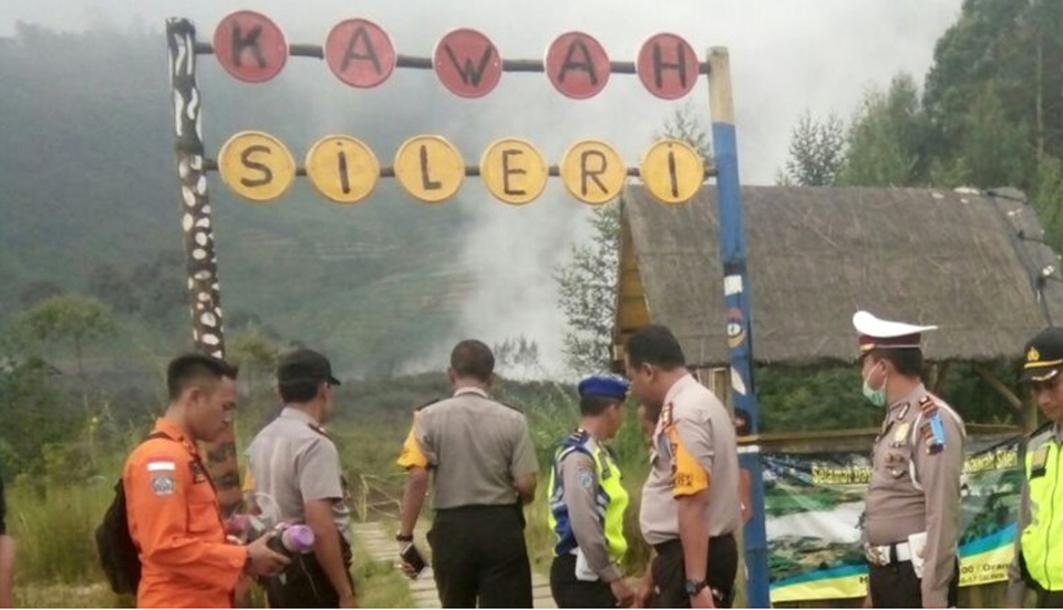 Cảnh sát được triển khai tới khu vực xảy ra tai nạn máy bay tại Dieng Plateau (Ảnh: SCMP)