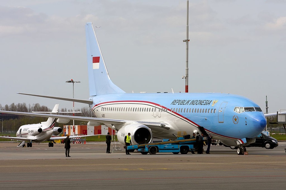 Dàn chuyên cơ “khủng” tháp tùng lãnh đạo các nền kinh tế APEC - 10
Chuyên cơ phục vụ Tổng thống Indonesia Joko Widodo là máy bay Boeing 737-800. Máy bay này được chế tạo nhằm đáp ứng các yêu cầu an toàn theo tiêu chuẩn an ninh nghiêm ngặt của hàng không Indonesia để đảm bảo an toàn cho các nhân vật quan trọng. (Ảnh: Wikipedia)