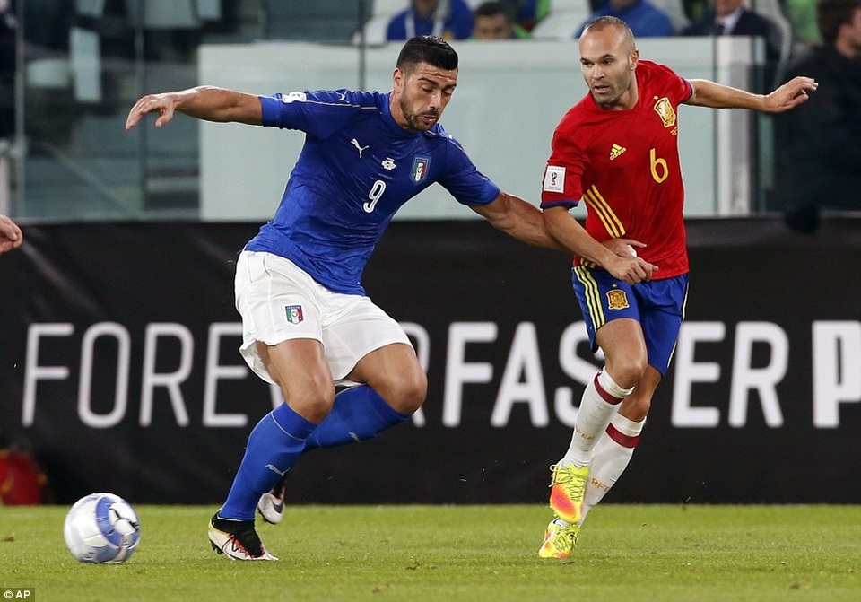 Tây Ban Nha - Italia: Kinh điển tại Bernabeu - 1
Iniesta vẫn là nhạc trưởng không thể thiếu của người Tây Ban Nha