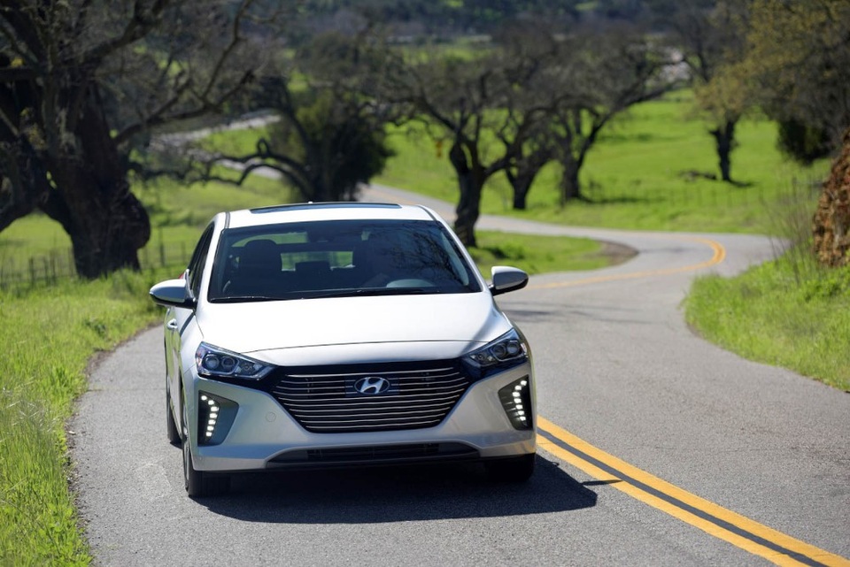 Hyundai Ioniq - Đối thủ tiềm năng của Toyota Prius - 4 Hyundai Ioniq - Đối thủ tiềm năng của Toyota Prius - 4