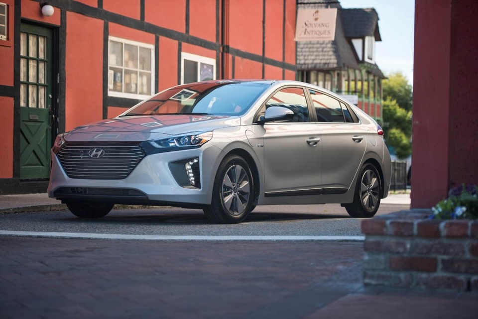 Hyundai Ioniq - Đối thủ tiềm năng của Toyota Prius - 3 Hyundai Ioniq - Đối thủ tiềm năng của Toyota Prius - 3