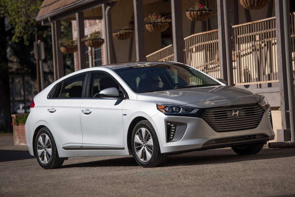 Hyundai Ioniq - Đối thủ tiềm năng của Toyota Prius - 15 Hyundai Ioniq - Đối thủ tiềm năng của Toyota Prius - 15