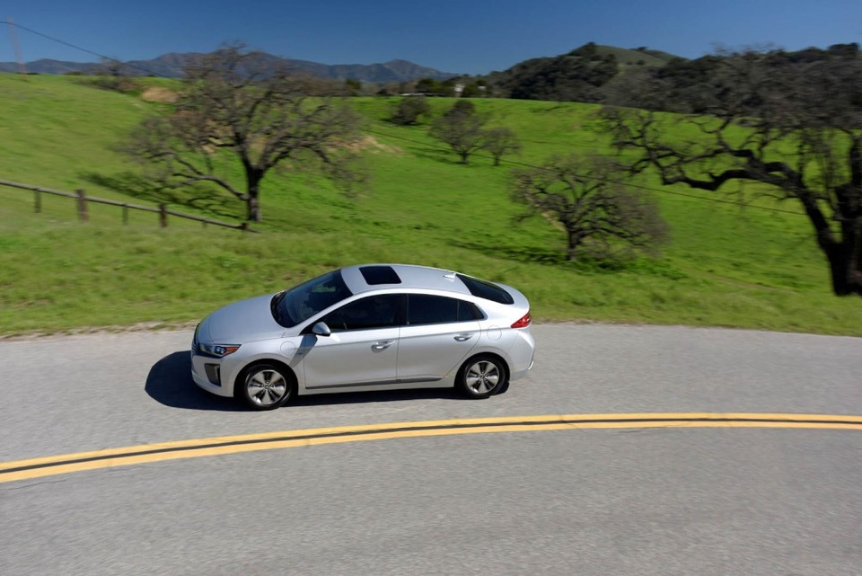 Hyundai Ioniq - Đối thủ tiềm năng của Toyota Prius - 13 Hyundai Ioniq - Đối thủ tiềm năng của Toyota Prius - 13