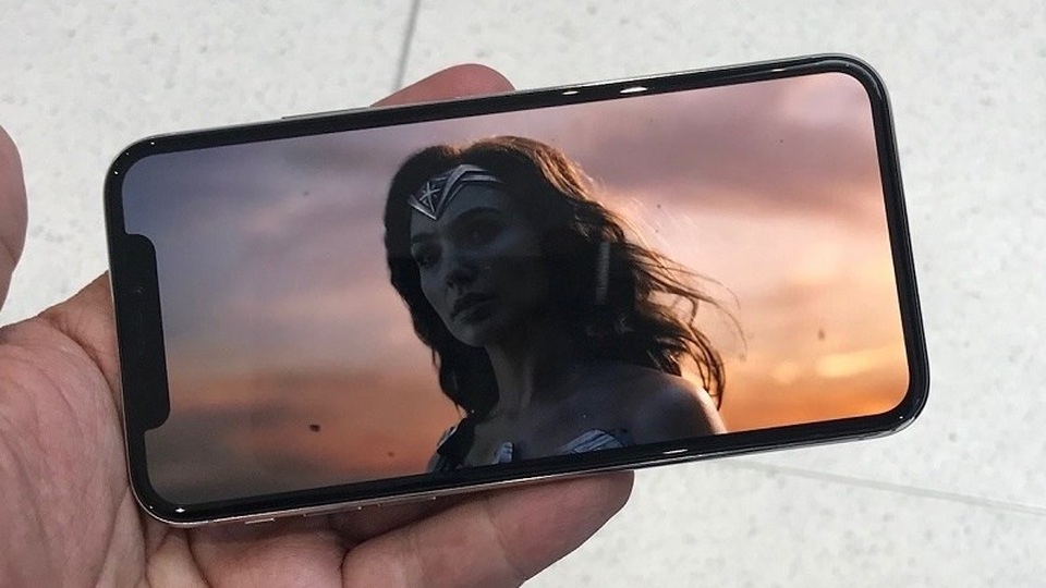 Năm 2017, thị trường smartphone "nóng như lửa" nhờ trào lưu này - 6 iPhone X